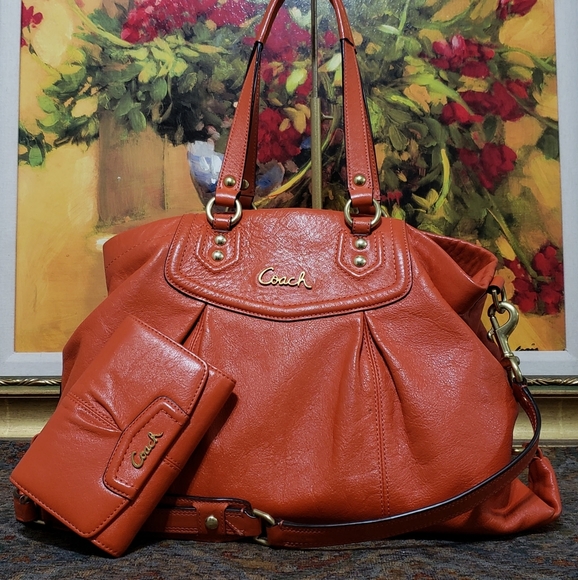 !! 2PC COACH SATCHEL & WALLET - Picture 2 of 12